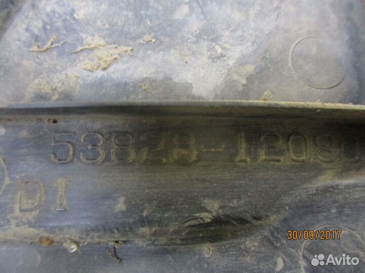 Пыльник крыла Тойота Королла 150