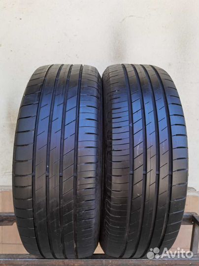 Goodyear EfficientGrip Performance 215/60 R17 96H