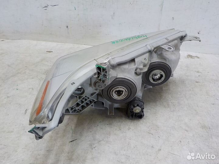 Б/У Б/У Фара левая 8117048A30 toyota