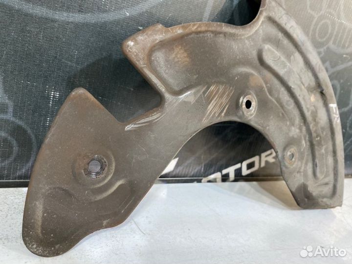 Кожух тормозного диска передний правый Audi A6