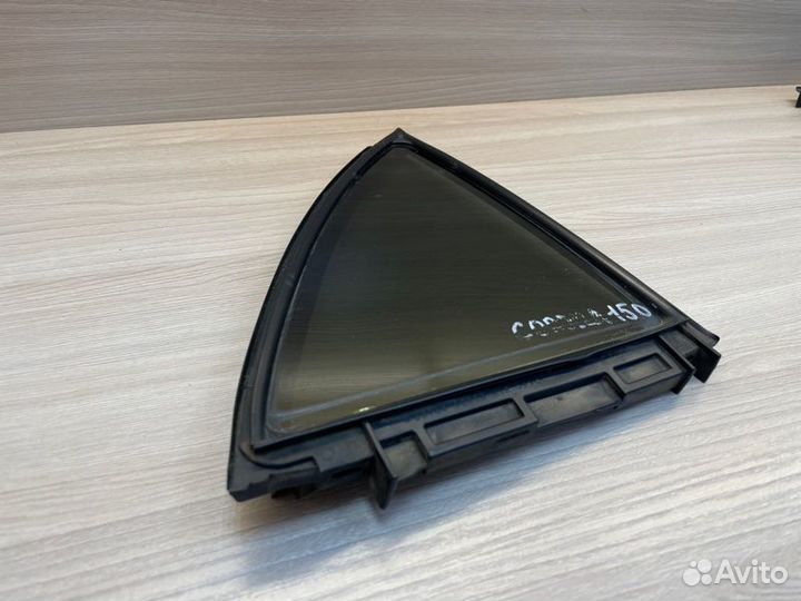 Форточка двери задняя правая Toyota Corolla