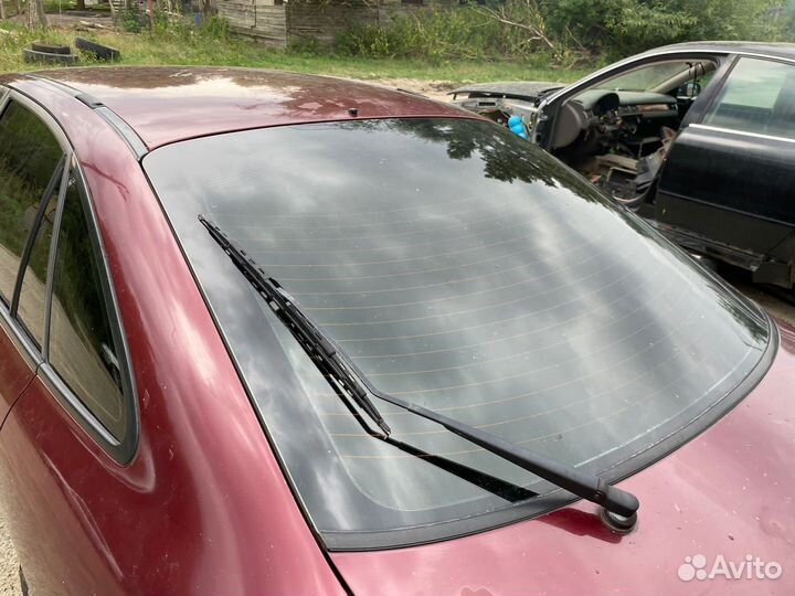 Заднее ветровое стекло Mitsubishi Galant 7