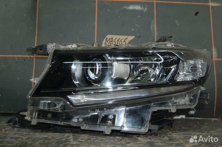 Фара левая - Toyota Land Cruiser Prado 150