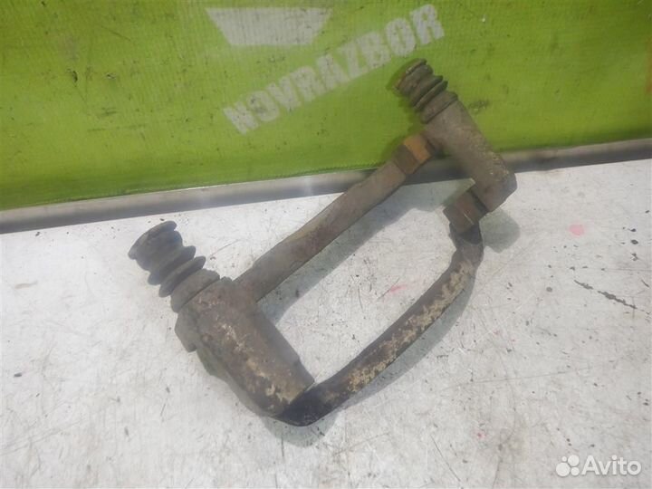 Скоба суппорта переднего Хендай Лантра 96-00