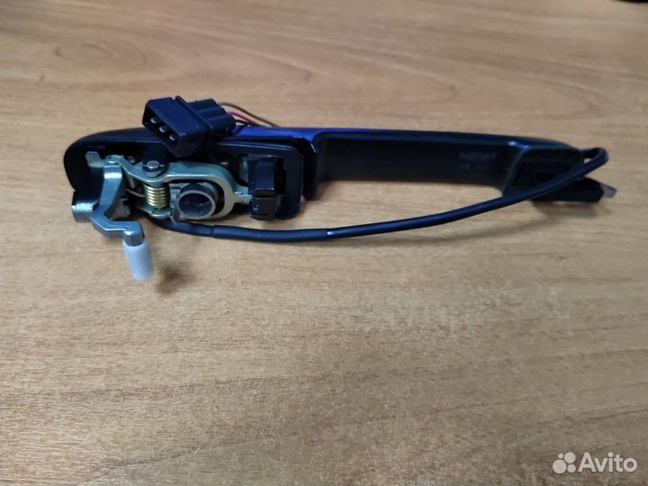 Ручка двери передняя левая VW Passat B4 (без личин