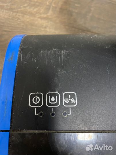 Моющий пылесос Philips AquaTrio Pro