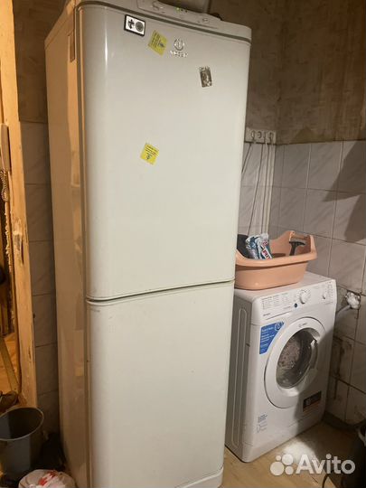 Холодильник бу indesit