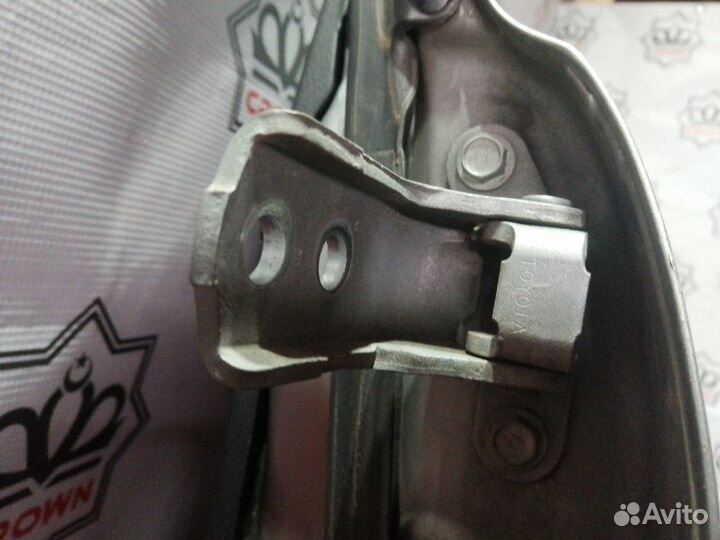 Петля двери передняя левая Toyota Avensis Т250