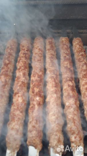 Повар мангальщик шашлычник