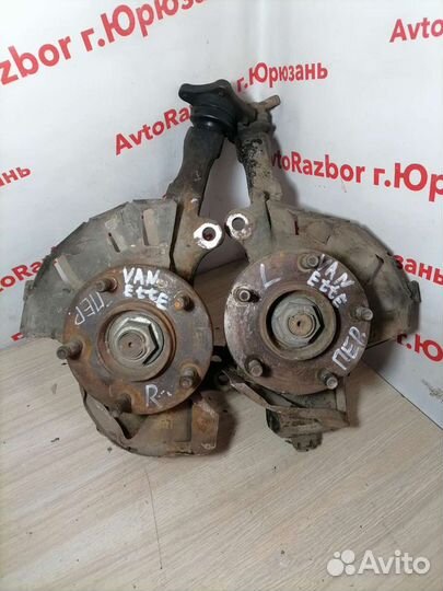 Поворотный кулак Nissan Vanette Mazda Bongo SK824W