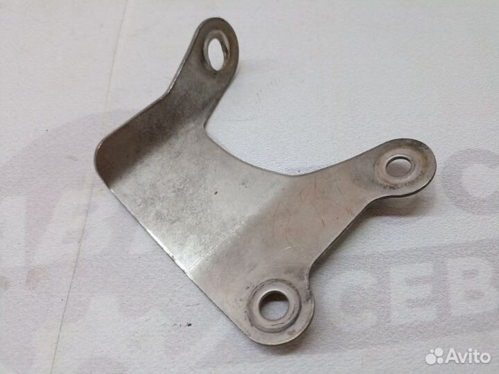 Кронштейн глушителя левый Porsche Cayenne Turbo