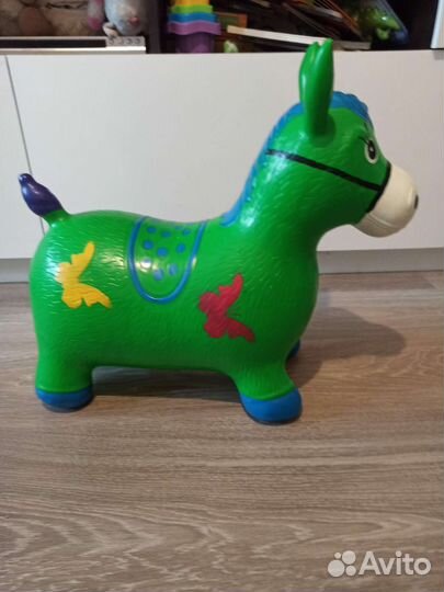 Трехколесный велосипед и прыгунок