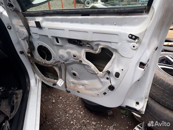 Дверь передняя правая Renault Fluence в сборе