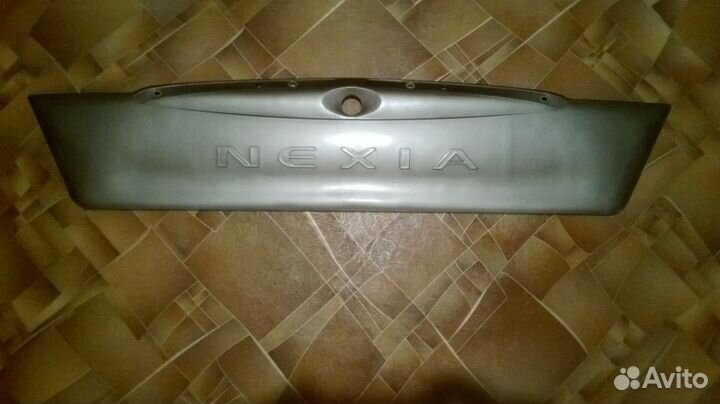 Накладка крышки багажника деу Нексия