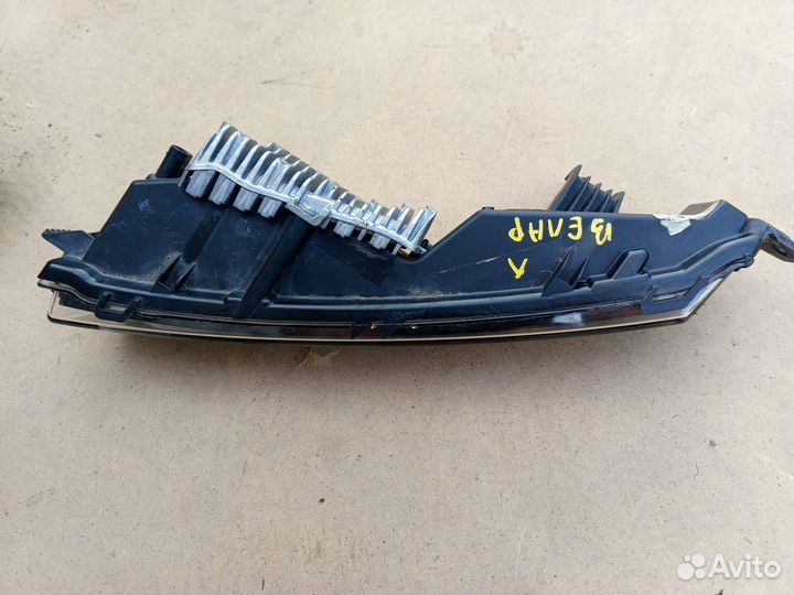 Фара противотуманная на Велар 2019г