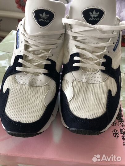 Кроссовки женские