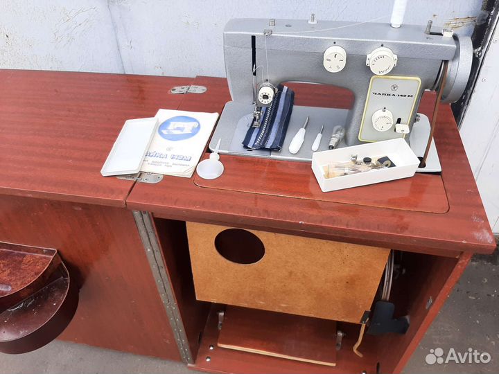 Швейную машинку чайка 142м с тумбой