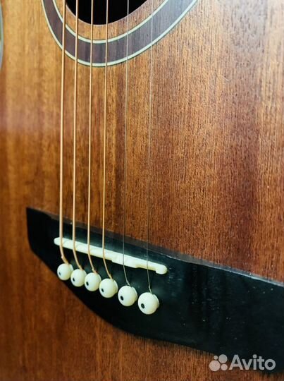 Гитара акустическая + аксессуар