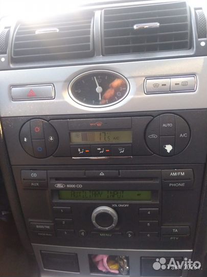 Штатная магнитола на Ford Mondeo 3рест.+часы+рамка