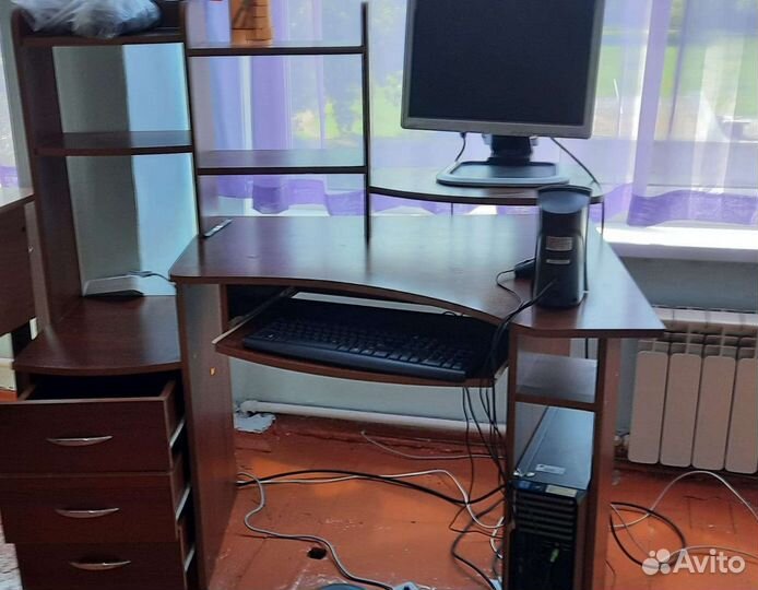 Компьютерный стол