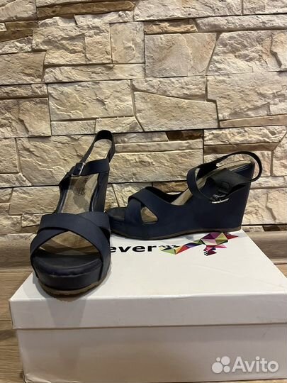 Босоножки женские