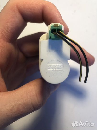 Концевик педали тормоза, датчик стоп сигналов