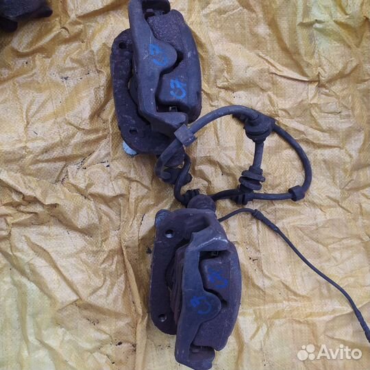 Bmw e87 суппорт тормозной передний