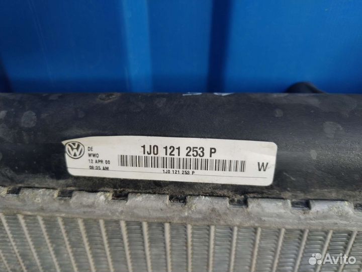 Радиатор охлаждения двигателя WV Гольф4