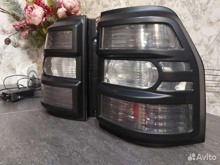Задние оригинальные фонари паджеро 4 с накладками