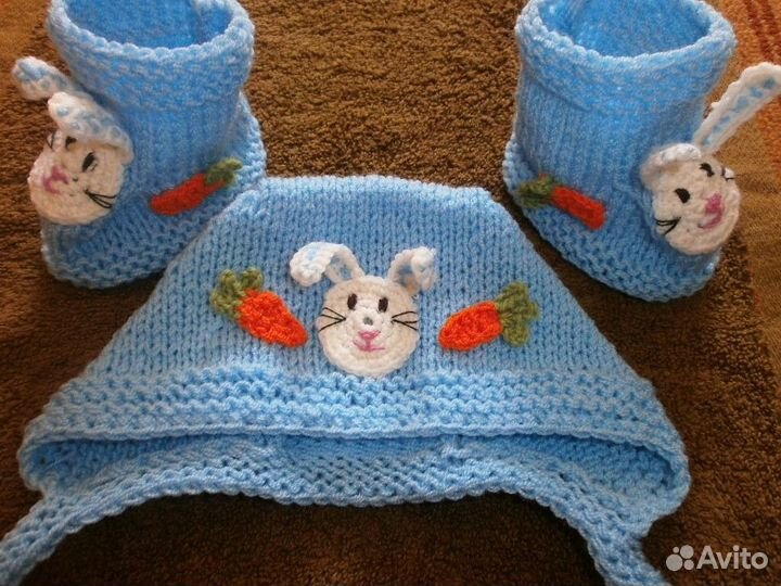 Продам комплекты, шапочки для малышей