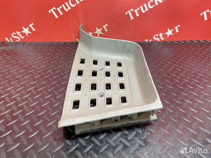 Ступенька правая Daf XF106