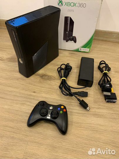 Xbox 360 4-250Gb S Е Новый Free+ GTA5 и 10 игр