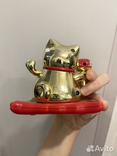 Кот манеки неко