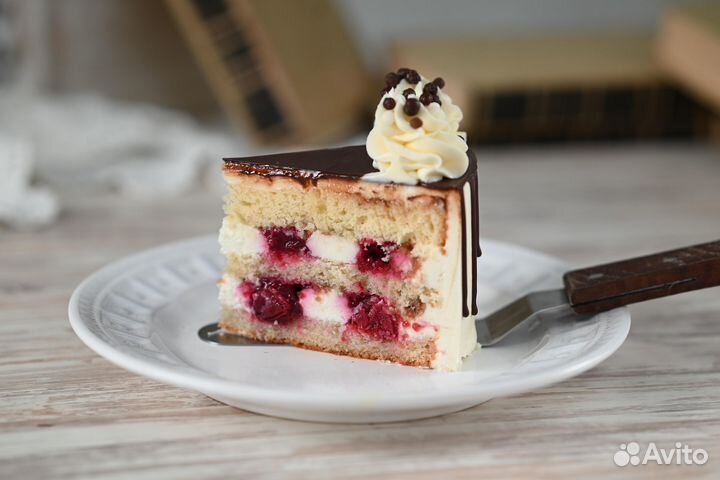 Торт кремчиз «Ванильный с вишней»