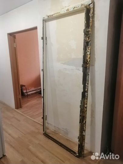 Дверь входная металлическая бу