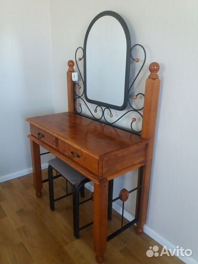 Туалетный столик