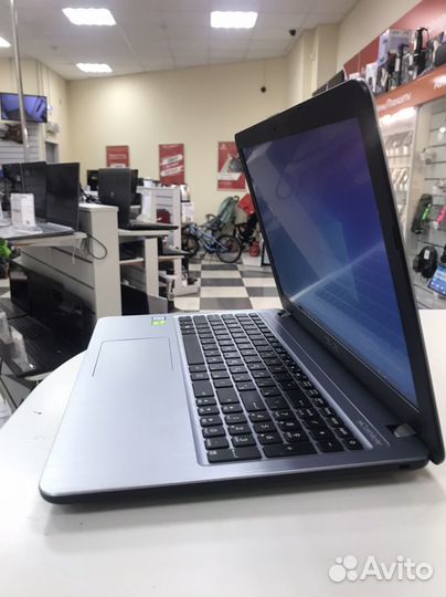 Ноутбук asus i3-7020U/4GB/MX110/SSD250