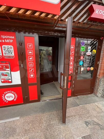 Торговая площадь на первой линии, метро, 200 м²