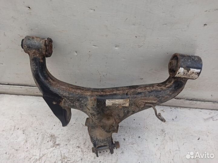 Рычаг задний нижний правый