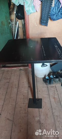 Столик металлический