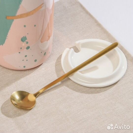 Кружка керамическая с крышкой и ложкой «Анабель»