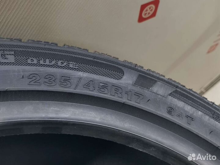 DoubleStar DW02 235/45 R17 94T