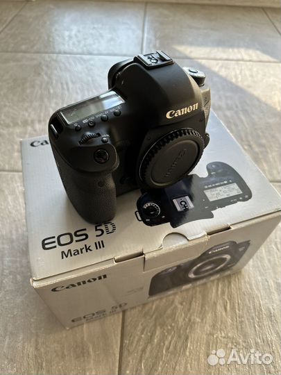 Зеркальный фотоаппарат Canon 5D mark 3