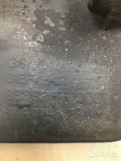 Брызговик задний правый перед колесом