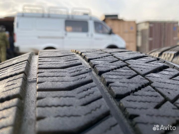 Bridgestone Blizzak VRX2 215/55 R17