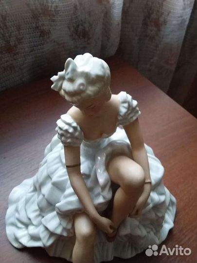 Фарфоровые статуэтка