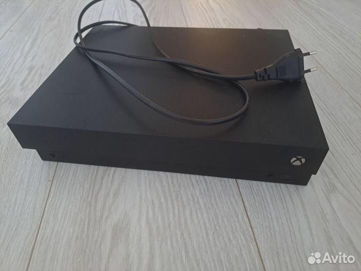 Xbox One X 1тб