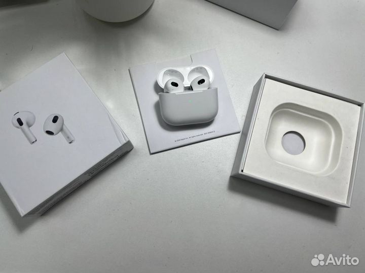 Airpods 3 /Airpods