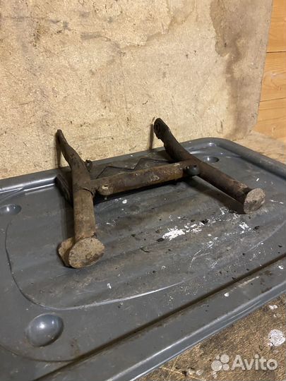 Центральная подножка Иж