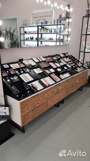 Торговый островок,витрина,стеллажи